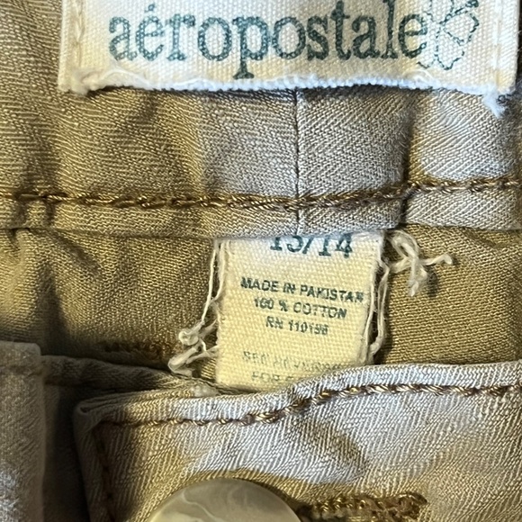 ๐ธ Aeropostale Khaki Cargo Capris ๐ธ - Picture 6 of 6